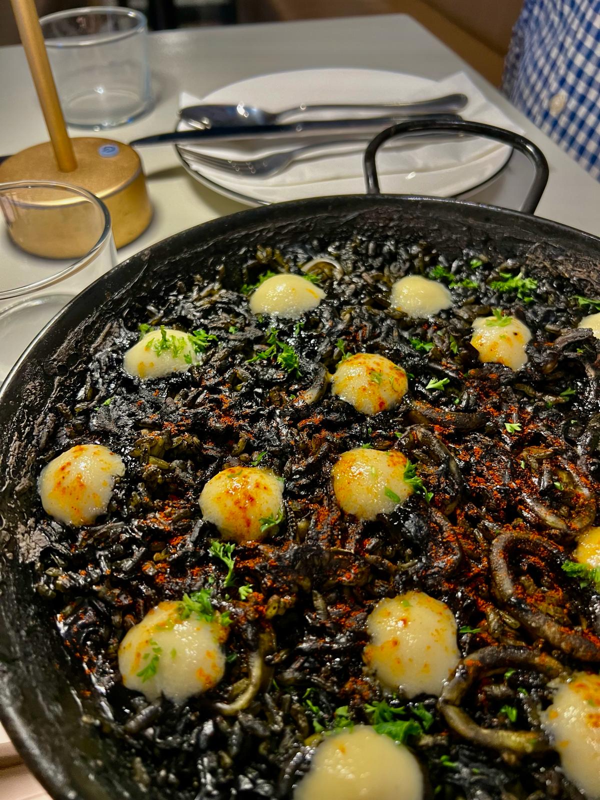 Paella Negra de Pulpo y Calamar [Octopus & Squid Ink] (Keep the Paella Pan)